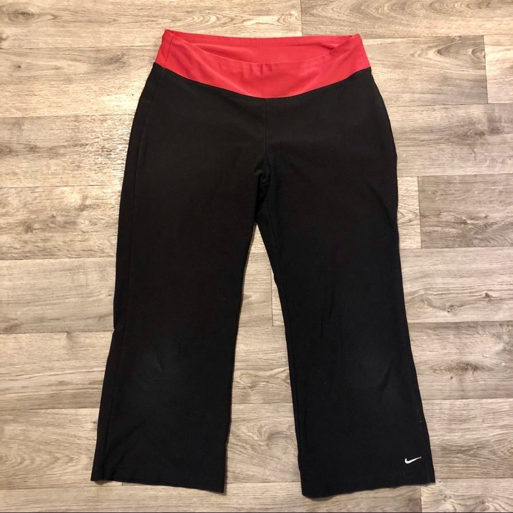 NIKE High Rise Capri Leggings Women’s Small